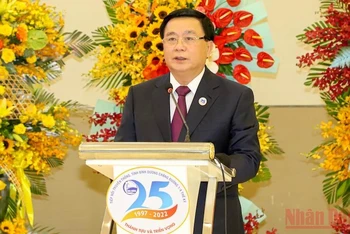 GS, TS Nguyễn Xuân Thắng phát biểu ý kiến tại hội thảo. 