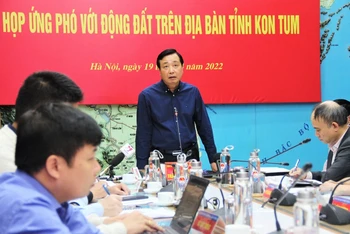  ông Trần Quang Hoài, Tổng cục trưởng Tổng cục Phòng chống thiên tai chủ trì cuộc họp.