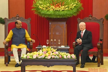 Tổng Bí thư Nguyễn Phú Trọng và Chủ tịch Hạ viện Cộng hòa Ấn Độ Om Birla.
