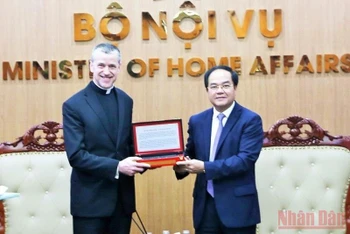 Đồng bào công giáo Việt Nam tích cực hưởng ứng các phong trào thi đua yêu nước