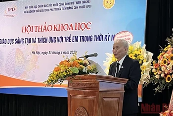 Nhà giáo nhân dân, PGS, TS, BS Nguyễn Võ Kỳ Anh phát biểu tại hội thảo.