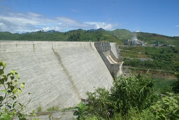 Sau rà soát, tỉnh Quảng Nam còn 30 dự án thủy điện vừa và nhỏ. Trong ảnh: Công trình hồ chức nước thủy điện Sông Tranh 2.