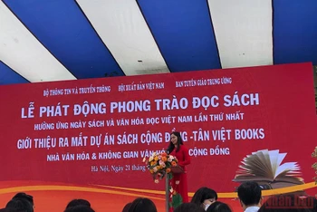 Bà Nguyễn Kim Thoa, Chủ tịch Tân Việt Books giới thiệu về Dự án.