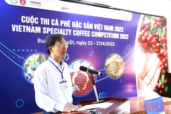 Ông Trịnh Đức Minh, Chủ tịch Hiệp hội cà-phê Buôn Ma Thuột, Phó Trưởng Ban thường trực Ban tổ chức cuộc thi phát biểu khai mạc cuộc thi.