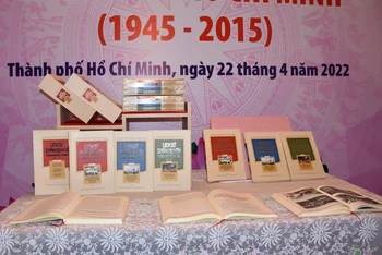 Bộ sách “Lịch sử chính quyền Thành phố Hồ Chí Minh (1945-2015)”.