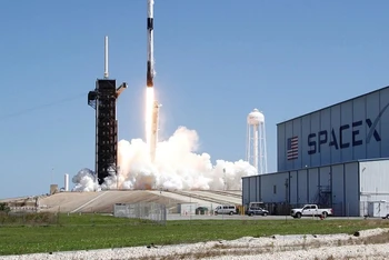SpaceX đã phóng hơn 2.000 vệ tinh thuộc dự án Starlink lên quỹ đạo Trái đất tầm thấp kể từ năm 2019. (Ảnh: Reuters)