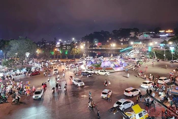 Khu vực trung tâm phố núi Đà Lạt trong đêm khai mạc “Tuần lễ vàng du lịch Lâm Đồng 2022”.