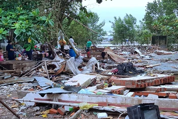 Khu vực nhà dân ven biển Đá Bạc (huyện Trần Văn Thời) bị san phẳng sau đợt triều cường bất ngờ vào đầu tháng 8/2019.
