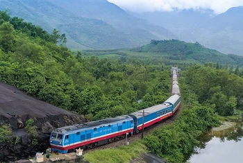 Tổng công ty Đường sắt Việt Nam tiếp tục khai thác tài sản kết cấu hạ tầng đường sắt quốc gia do Nhà nước đầu tư. Ảnh: TTXVN