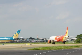 Đường lăn, cất hạ cánh sân bay Tân Sơn Nhất hoàn thiện, đưa vào hoạt động.