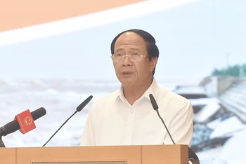 Phó Thủ tướng Lê Văn Thành phát biểu tại hội nghị. 