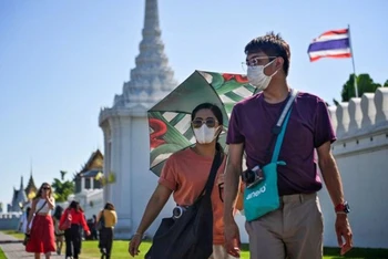 Ảnh minh họa: Thái Lan cũng dỡ bỏ các yêu cầu xét nghiệm với du khách đã tiêm vaccine phòng Covid-19 kể từ ngày 1/5 tới. 