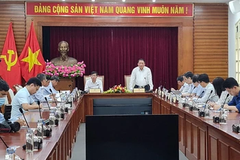 Bộ trưởng Văn hóa, Thể thao và Du lịch Nguyễn Văn Hùng chủ trì buổi làm việc. 