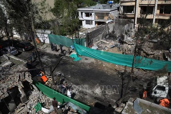 Hiện trường một vụ đánh bom liều chết ở Kabul, Afghanistan. (Ảnh tư liệu: THX/TTXVN)