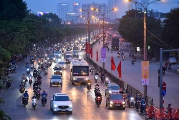 Lưu lượng giao thông tăng đột biến tại Hà Nội và TP Hồ Chí Minh ngày đầu nghỉ lễ 30/4 và 1/5.