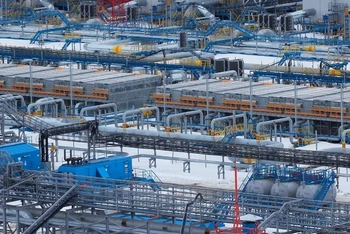 Hệ thống dẫn khi đốt tại 1 cơ sở xử lý khí đốt của tập đoàn Gazprom tại mỏ khí đốt Bovanenkovo, bán đảo Yamal, Nga. (Ảnh: Reuters)