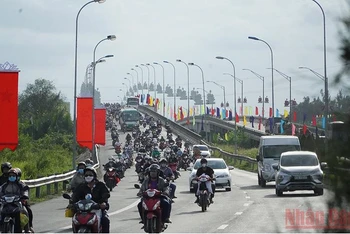 Quốc lộ 1A đoạn qua địa bàn huyện Bình Chánh, khá trật tự, việc lưu thông đi lại thông thoáng.