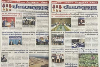 Báo Pathetlao Daily ngày 3 và 4/5 đăng hai bài viết về quan hệ giữa Việt Nam và Lào. (Ảnh: DUY TOÀN)
