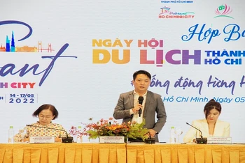 Các đại biểu giới thiệu về sự kiện Ngày hội Du lịch Thành phố Hồ Chí Minh lần thứ 18.