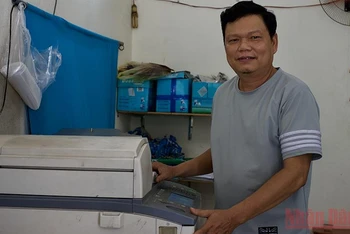 Anh Nguyễn Huỳnh Đạo là Tổ trưởng tổ tiết kiệm và vay vốn phường An Hải Đông, quận Sơn Trà.