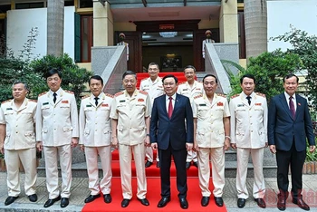 Chủ tịch Quốc hội Vương Đình Huệ, Bộ trưởng Công an Tô Lâm cùng các đồng chí lãnh đạo Bộ Công an dự hội nghị. (Ảnh: Duy Linh)