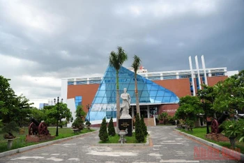 Bảo tàng Đà Nẵng hiện nằm trong Di tích quốc gia đặc biệt Thành Điện Hải sẽ được di dời hoàn toàn trong giai đoạn 2.