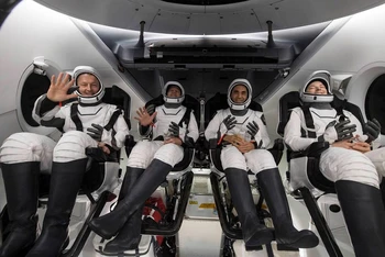 Bốn nhà du hành thuộc phi hành đoàn Crew-3 trở về Trái đất an toàn sau khi hoàn tất sứ mệnh khoa học kéo dài 6 tháng trên Trạm vũ trụ quốc tế (ISS). Ảnh: NASA