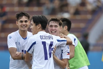 Các cầu thủ U23 Philippines ăn mừng bàn thắng trước U23 Timor Leste. (Ảnh: TTXVN)