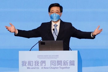 Ông Lý Gia Siêu trong 1 cuộc vận động tranh cử tại Hồng Kông, Trung Quốc, ngày 6/5/2022. (Ảnh: Reuters)