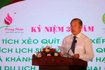 Phó Chủ tịch Ủy ban nhân dân tỉnh Đoàn Tấn Bửu phát biểu tại lễ kỷ niệm. (Ảnh: Cổng thông tin điện tử tỉnh Đồng Tháp)