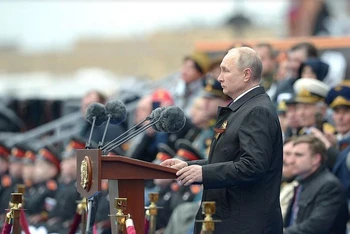 Tổng thống Nga Vladimir Putin phát biểu khai mạc Lễ duyệt binh mừng Ngày Chiến thắng trên Quảng trường Đỏ (Nguồn: Điện Kremlin)