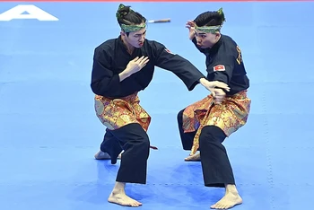 Đôi vận động viên Việt Nam Trần Tiến Danh – Lê Hồng Quân tại phần thi vòng loại nội dung đôi nam Ganda.