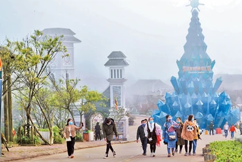 Ứng dụng công nghệ chuyển đổi số đã giúp du khách đến Sa Pa dễ dàng chọn tour, đặt phòng và sử dụng các dịch vụ du lịch.