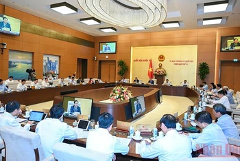 Phiên họp Ủy ban Thường vụ Quốc hội cho ý kiến về việc trình Quốc hội xem xét, quyết định chủ trương đầu tư Dự án Vành đai 4 vùng Thủ đô Hà Nội, Dự án Vành đai 3 Thành phố Hồ Chi Minh. (Ảnh: Duy Linh)