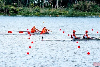 Các trận đấu vòng loại môn Đua thuyền Rowing tại Khu huấn luyện đua thuyền thành phố Hải Phòng sáng 9/5.