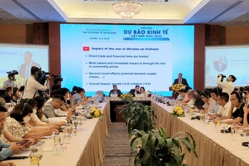 Diễn đàn Dự báo kinh tế Việt Nam 2022-2023 diễn ra tại Hà Nội, sáng 12/5. (Ảnh: Tô Hà)