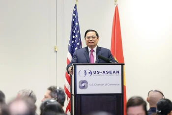 Thủ tướng Phạm Minh Chính phát biểu trước các nhà đầu tư và doanh nghiệp Hoa Kỳ. (Ảnh: Dương Giang/TTXVN)
