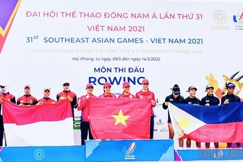 Đội tuyển rowing nữ Việt Nam xuất sắc giành Huy chương Vàng ở nội dung thuyền 4 nữ hạng nhẹ 2 mái chèo.