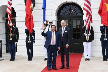 Tổng thống Hoa Kỳ Joseph Robinette Biden Jr. đón Thủ tướng Phạm Minh Chính.