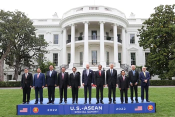 Tổng thống Hoa Kỳ Joe Biden và lãnh đạo các nước ASEAN. (Ảnh: Dương Giang/TTXVN)