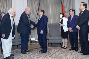 Thủ tướng Phạm Minh Chính tiếp ông McAuliff và bạn bè Hoa Kỳ ủng hộ nạn nhân da cam.