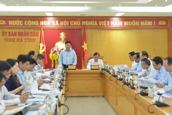 Phó Thủ tướng Thường trực Chính phủ Phạm Bình Minh yêu cầu các địa phương thực hiện cấp bách các giải pháp đẩy nhanh tiến độ giải ngân nguồn vốn đầu tư công.