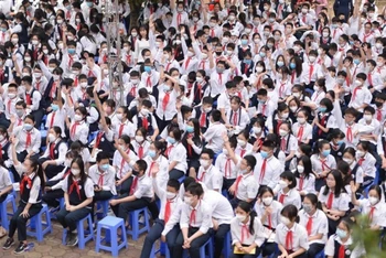 Học sinh Trường THCS Giảng Võ (Ba Đình, Hà Nội) đang lắng nghe những chia sẻ hữu ích từ các nhà quản lý, chuyên gia tâm lý. 