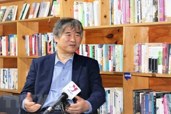 Nhà văn Bang Hyeon-seok. (Nguồn: TTXVN)