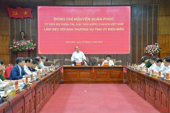Chủ tịch nước Nguyễn Xuân Phúc phát biểu chỉ đạo tại buổi làm việc với Ban Thường vụ Tỉnh ủy Điện Biên. (Ảnh: LÊ LAN)
