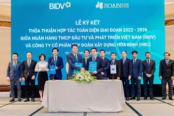 Lễ ký kết thỏa thuận hợp tác toàn diện giữa Tập đoàn Xây dựng Hòa Bình và Ngân hàng TMCP Đầu tư và Phát triển Việt Nam.