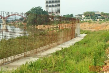 Đê sông Cầu xây dựng dở dang, lãng phí lớn.