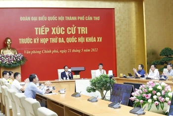 Hình ảnh Thủ tướng Phạm Minh Chính tiếp xúc cử tri thành phố Cần Thơ