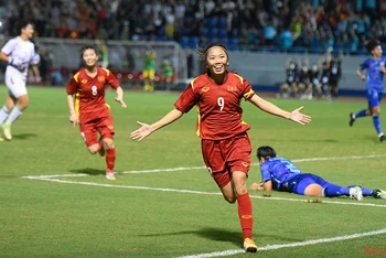 Huỳnh Như ăn mừng bàn thắng mở tỷ số cho đội tuyển bóng đá nữ Việt Nam trong trận chung kết bóng đá nữ SEA Games 31. (Ảnh: Thành Đạt)