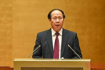 Phó Thủ tướng Lê Văn Thành trình bày Báo cáo của Chính phủ tại phiên khai mạc Kỳ họp thứ 3, Quốc hội khóa XV. (Ảnh: DUY LINH)